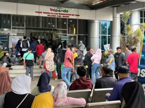 Jutaan Pemilik Kendaraan Serbu Samsat, Ini yang Dibebaskan Bapenda Jabar