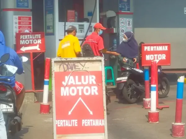Bahlil Lahadalia Ungkap Alasan BBM Wajib Dicampur Etanol 10 Persen